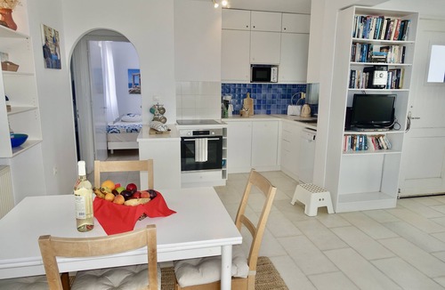 Naxos Villa | Kamari Villa E: Greek Paradise with private pool & Jacuzzi