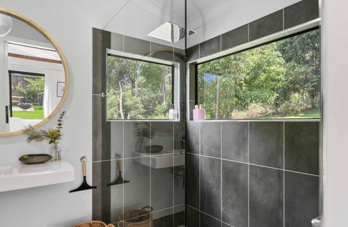 Ravensbourne Apartment | Kenti's Studio - Relaxed getaway amongst nature
