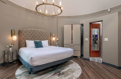 South Hill Hotel | La Tourelle Inn & Spa