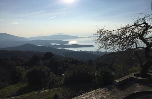 Kali Vrysi Villa | Lafkos Estate