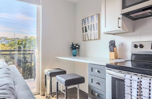 Ithaca Apartment | Landing | Stunning Studio, Gym