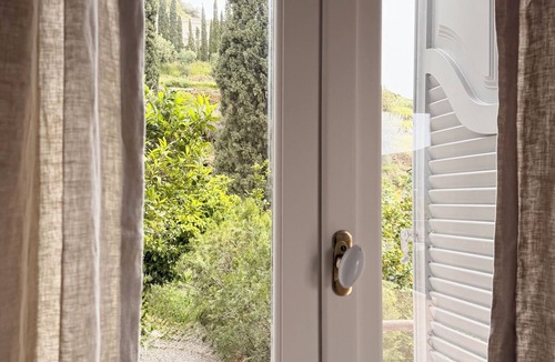 Megas Yialos-Nites House | Large Villa with Pool and Private Tennis Court near Ormos Korthiou