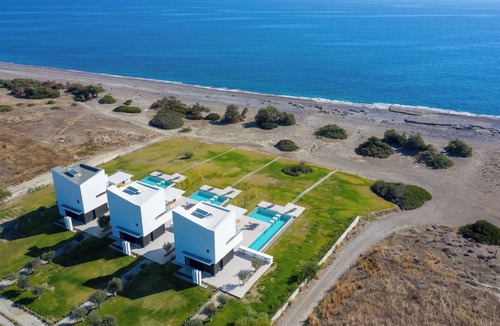Gennadi Villa | Laysan Albatross Villa