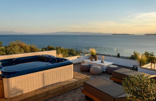 Loutraki Villa | LemonTree Villa Rooftop Jacuzzi And Sea Views