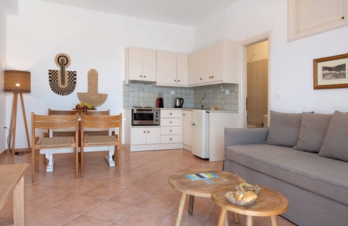 Astypalaia Apartment | Leukanthemo Apartment with Sea View, Wi-Fi, and Air Conditioning