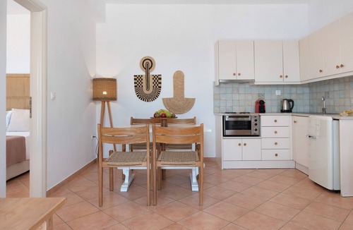 Astypalaia Apartment | Leukanthemo Apartment with Sea View, Wi-Fi, and Air Conditioning