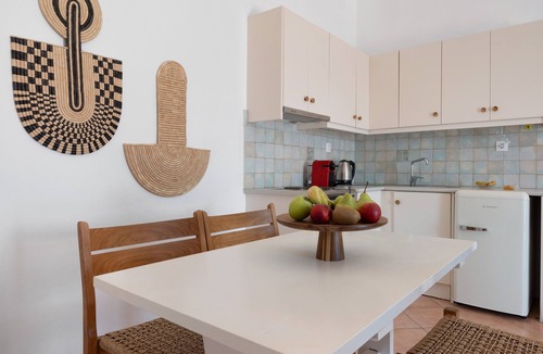 Astypalaia Apartment | Leukanthemo Apartment with Sea View, Wi-Fi, and Air Conditioning