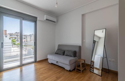 Papagou-Holargos Apartment | Light