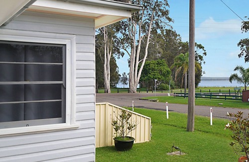 Long Jetty House | Long Jetty Lake House -Long Jetty, Central Coast Fully Renovated 3 bed Cottage,