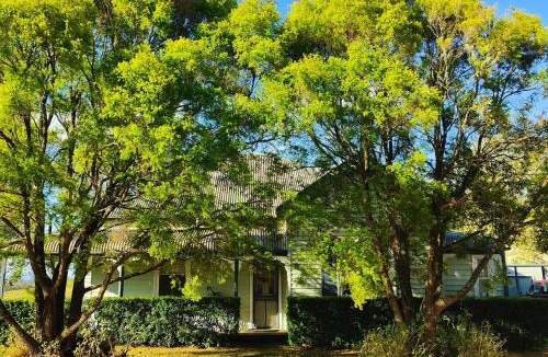 Brookfield House | Loretta- a rustic country cottage