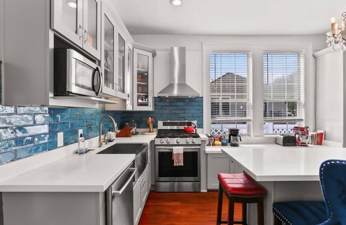 New Orleans House | Luxe Historic Mid City | Balcony | Streetcar+Cafe