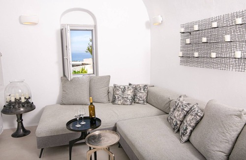 Finikia Villa | Luxury Santorini Villa | 1 Bedroom | Premium Villa | Private Plunge Pool
