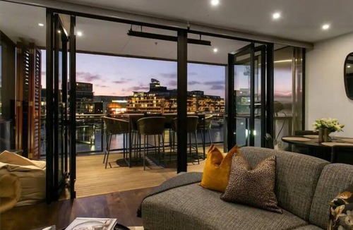 Auckland Central Business District Apartment | Luxury Waterfront Apartment in Auckland | 1BR