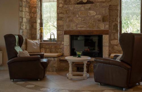 Kalambaka Villa | Magnolia Home - Rock View