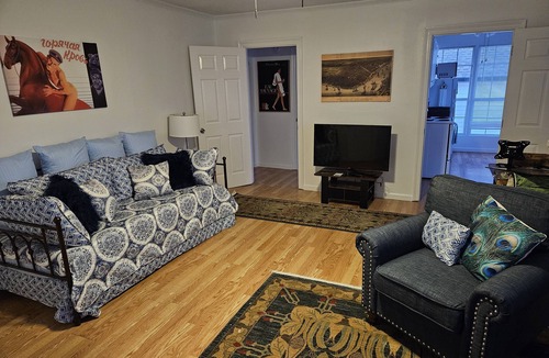 Arabi Apartment | MARCH MADNESS DISCOUNTS! Email for info! LGBTQ Owned! Minutes from the Quarter!