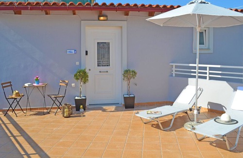 Nea Chora Apartment | Mare civitas penthouse ,near Beach, Chania Old Town