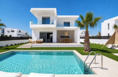 Petaloudes Villa | Martini Villas- Sofia in Kremasti