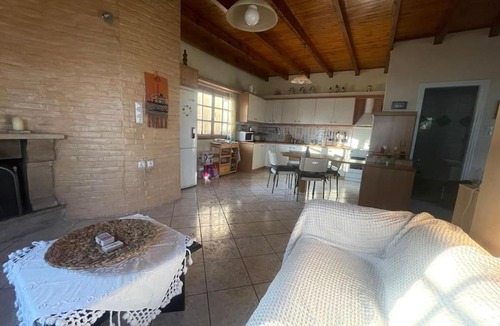 Katakali House | Meerblick unter Kiefern