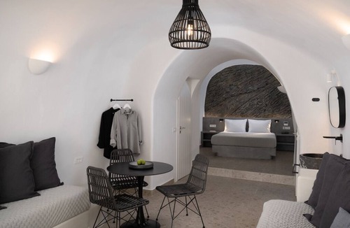 Megalochori Villa | Meliti Cave Suite