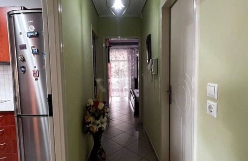 Khalkis Apartment | Modern 2BR Apartment Private Parking Sleeps 6