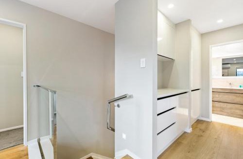 Mount Roskill House | Modern Central 4BRM with Aircon, heating and Parking