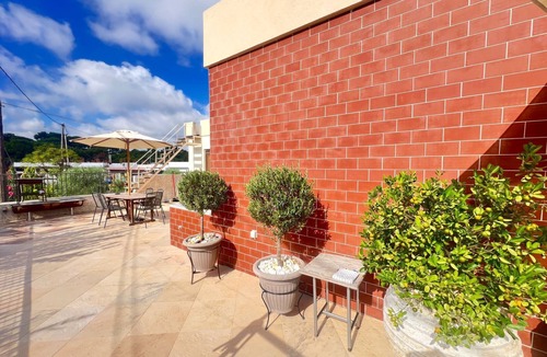 Ixia Apartment | Modern Rhodes Patio House near Old Town & Hospital
