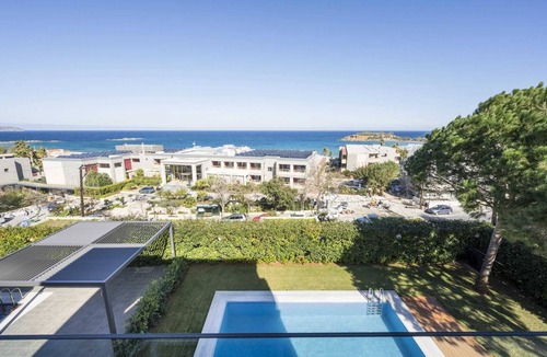 Daratsos Villa | Modern villa w/pool, near beach & city centre