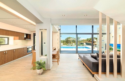 Mathes House | Moonlight Maxima Villa Heated Pool