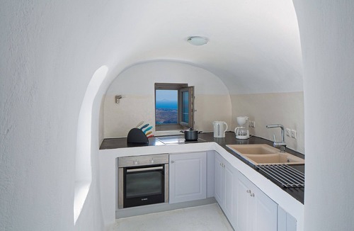 Imerovigli Villa | My Rental Homes - Villa Eros with terraces and an outdoor Jacuzzi plunge pool.