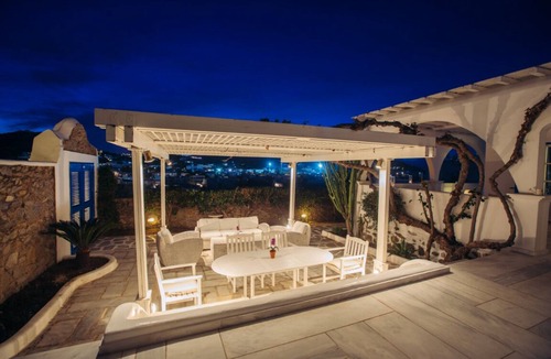 Psarou House | Mykonian style house ,3 min walk from Ornos Beach