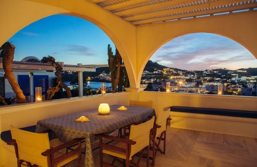 Psarou House | Mykonian style house ,3 min walk from Ornos Beach
