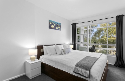 Neutral Bay Apartment | Neutral Bay - BEN73 - Ben Boyd Road - Charming 1BR with Harbour Views in Peaceful Neutral Bay Location