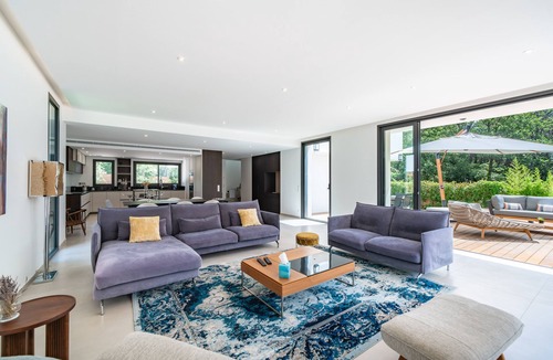 Valbonne Villa | New Architectural Modern Villa with Spa & Heated Pool