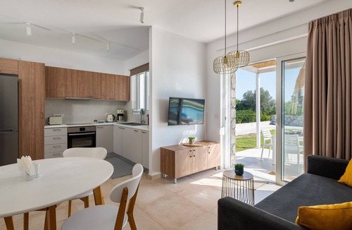 Archangelos Villa | New Brand Villas,Heating Pool, Jacuzzi ,Spa near haraki beach,taverna,market