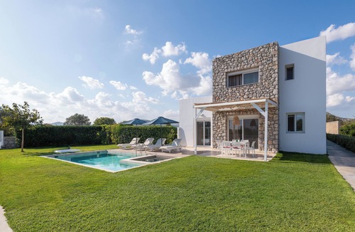 Archangelos Villa | New Brand Villas,Heating Pool, Jacuzzi ,Spa near haraki beach,taverna,market