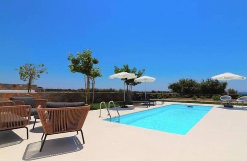 Kastraki House | Noema Mare Luxury Villa | Private Pool & Stunning Sea Views