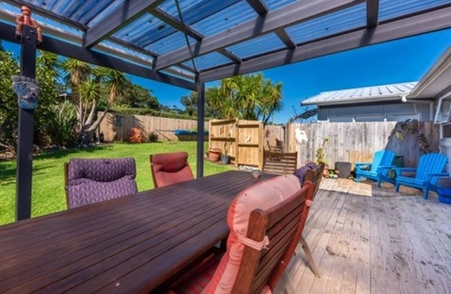 Omapere Ski Chalet | Northland/Hokianga/Opononi Catch of The Day Stunning Beach House for sunset