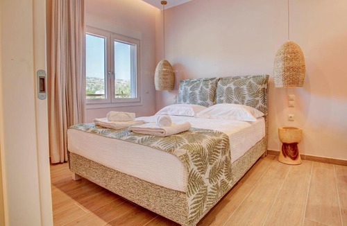 Nifida Apartment | Nyfida's four waves