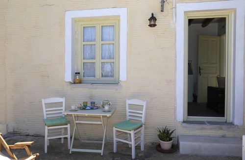 Andros Town Apartment | Oak Farm Guesthouse Junior