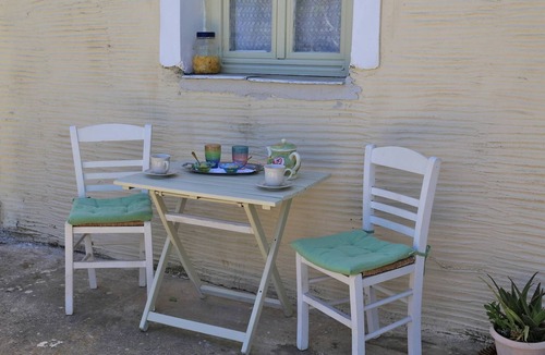 Andros Town Apartment | Oak Farm Guesthouse Junior
