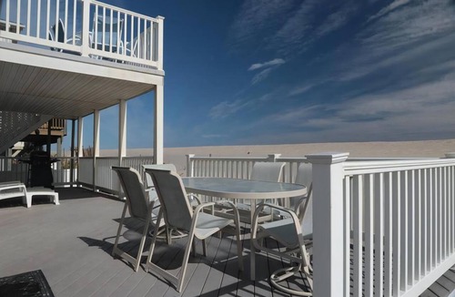 North Beach Haven Apartment | OCEAN FRONT DUPLEX SLEEPS 8
