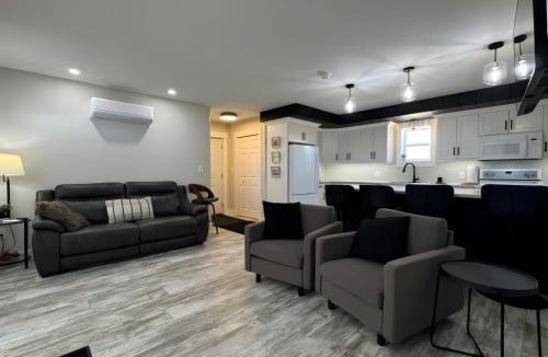 Summerside House | Oceanfront Cottage w/Upper Balcony View
