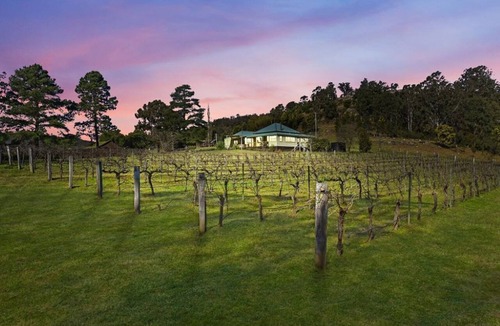 Wollombi House | 'Old Byora Vineyard' | Luxury Homestead | Sleeps 10 | 5 mins from Wollombi