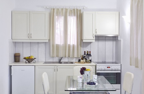 Agios Prokopios House | One bedroom villa with 1.5 bathrooms, sea view, communal pool, breakfast