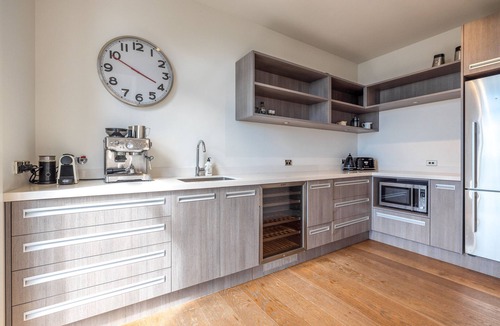 Ostend House | ONETANGI LUXURY l Be My Guest Waiheke