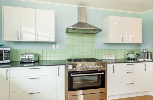 Opononi House | Opononi's 4-6 Bdrm ONEPU MOANA Holiday Home with Spa-Pool, Hokianga Harbour