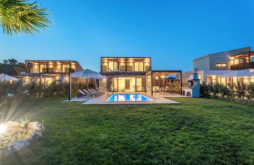 Lardos Villa | Orama Sunset | Emily Villa