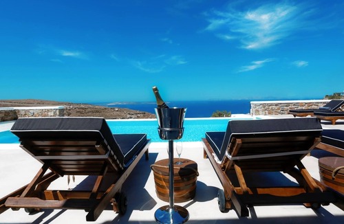 Faros Armenistis Villa | Panamera XL - 3 heated Jacuzzis - Large Patio with Private Pool - Sunset View
