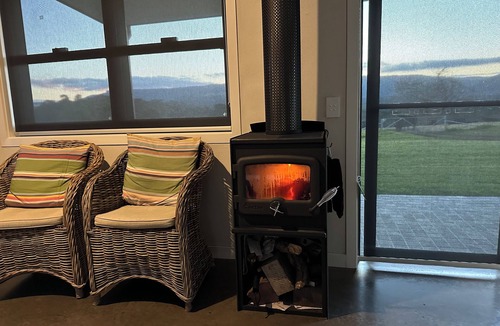 Little Forest Cottage | Peaceful farmstay 9 Km from beautiful Mollymook Beach - it's effortless luxury