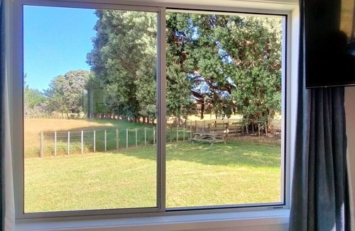 Houhora House | Peaceful private modern 1 bedroom house in country side.